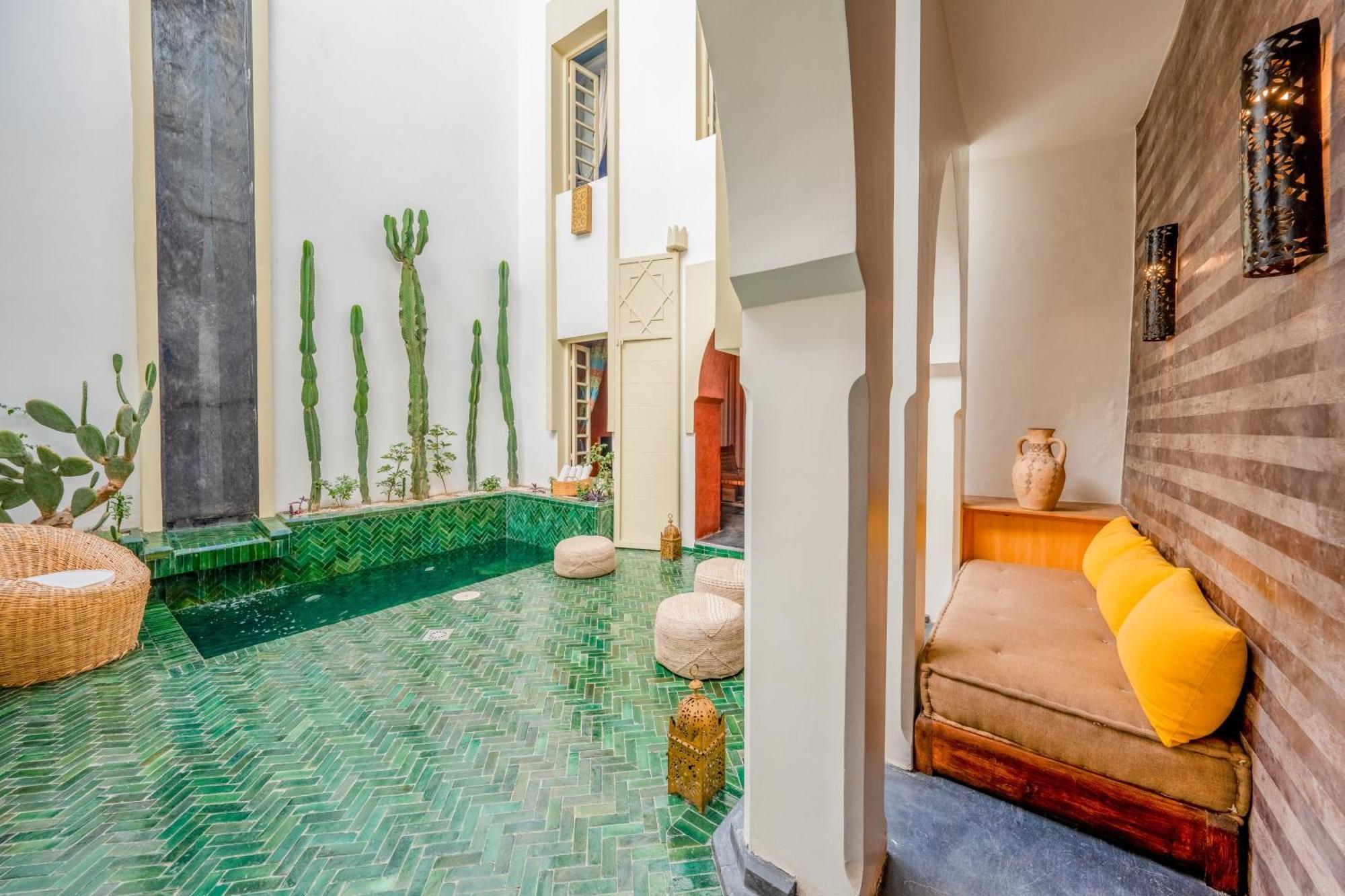 Sabbar Private 4-bedroom With Heated Pool, Free Wifi & Breakfast Riad
