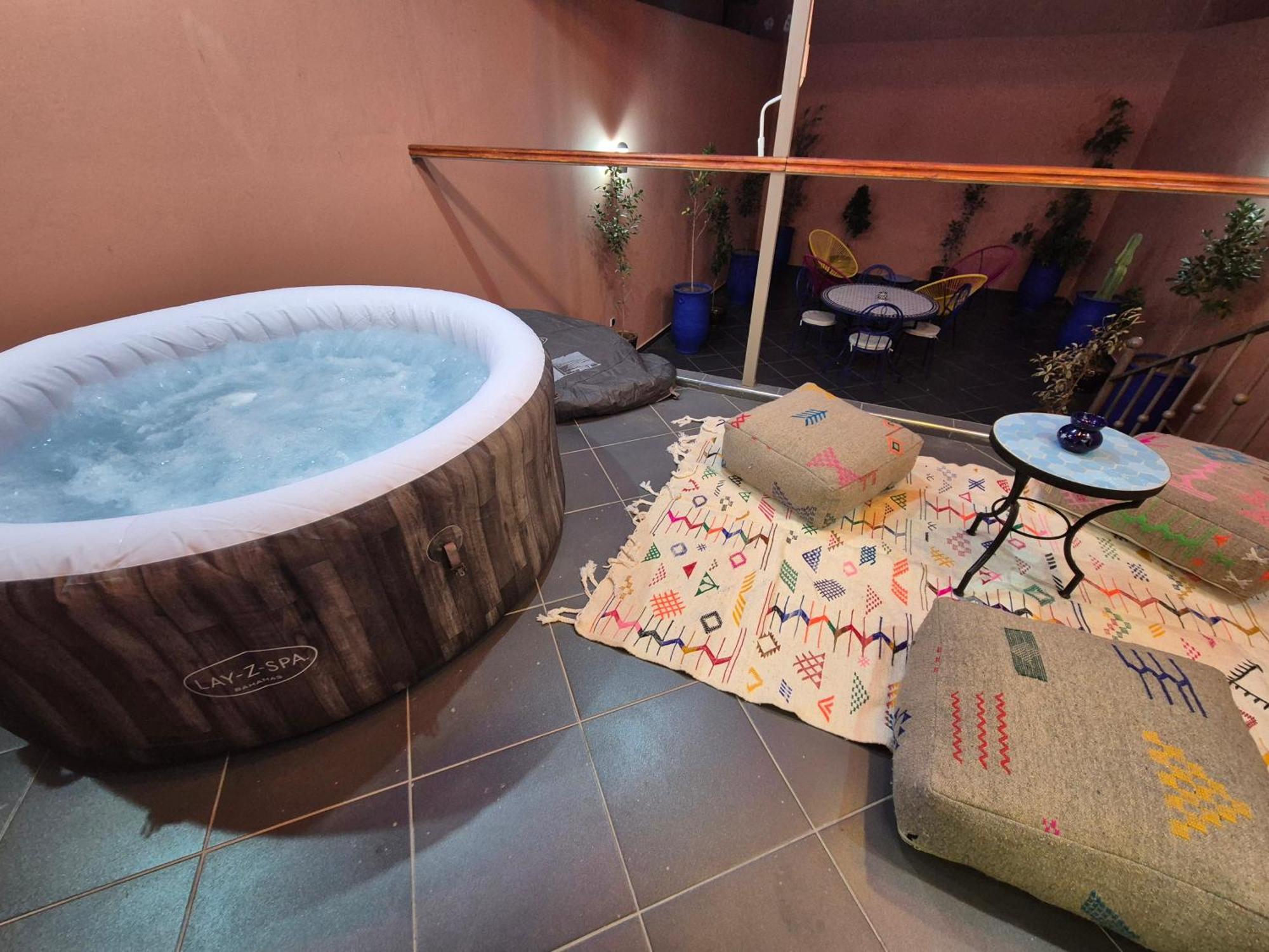 El Mehenni 2 Jacuzzi Patio