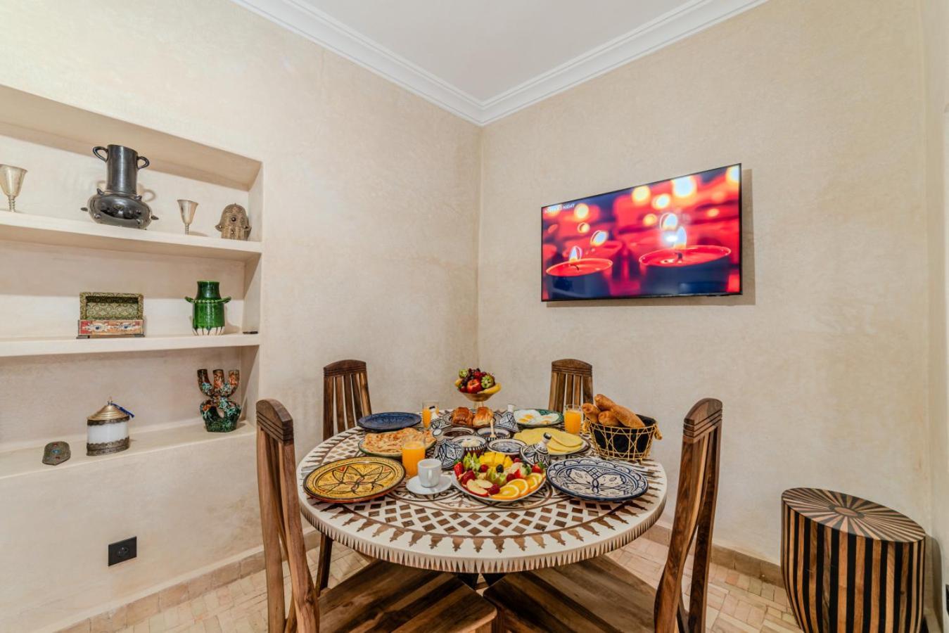 Davia - Jacuzzi Rooftop - Breakfast Riad