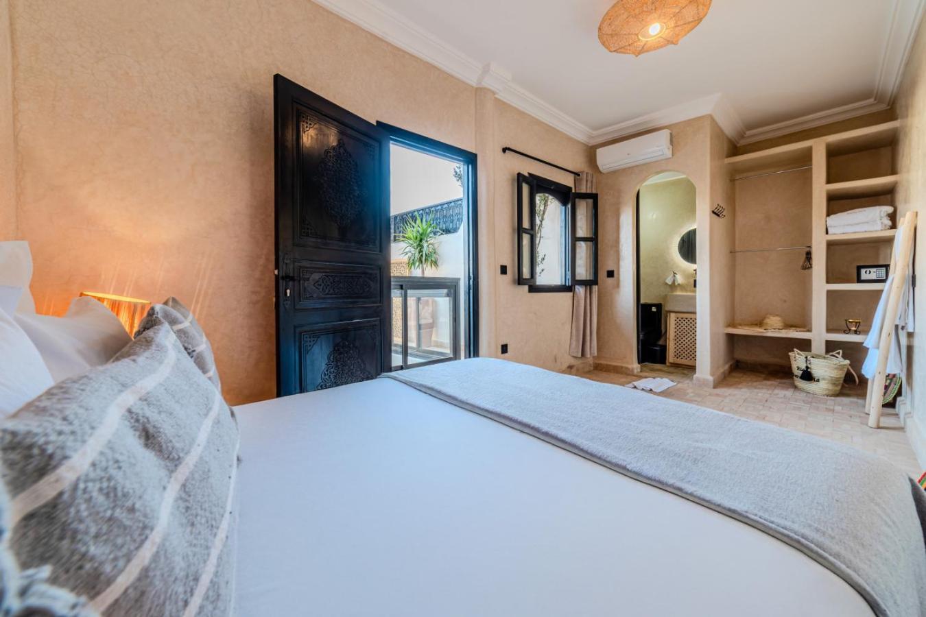 Davia - Jacuzzi Rooftop - Breakfast Riad