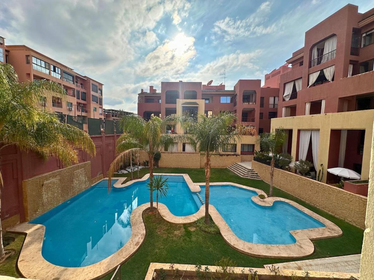 Exclusive Luxury With Pool, Jacuzzi And Service Appartement