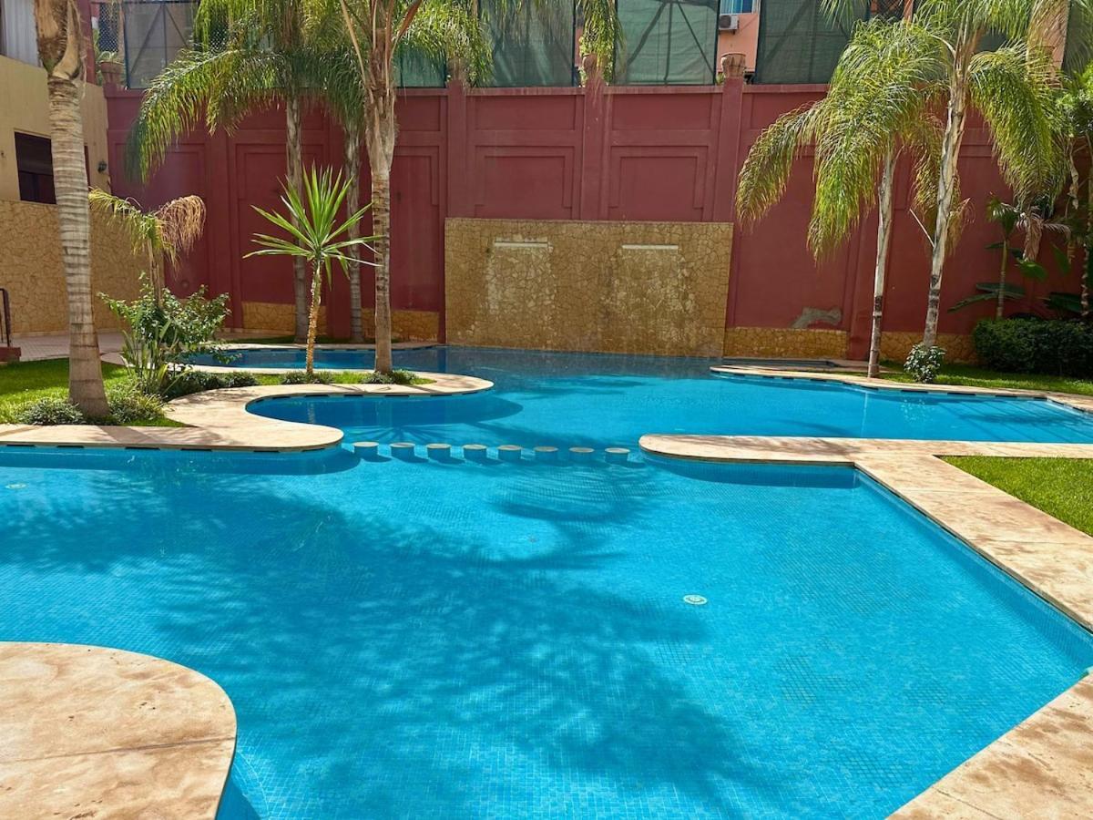 Exclusive Luxury With Pool, Jacuzzi And Service Appartement