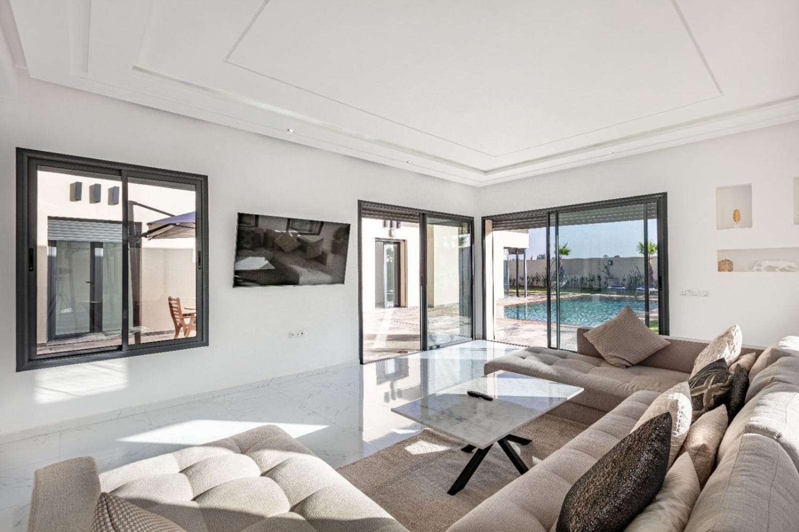 Villa Lella, Piscine Chauffee, Cuisiniere *