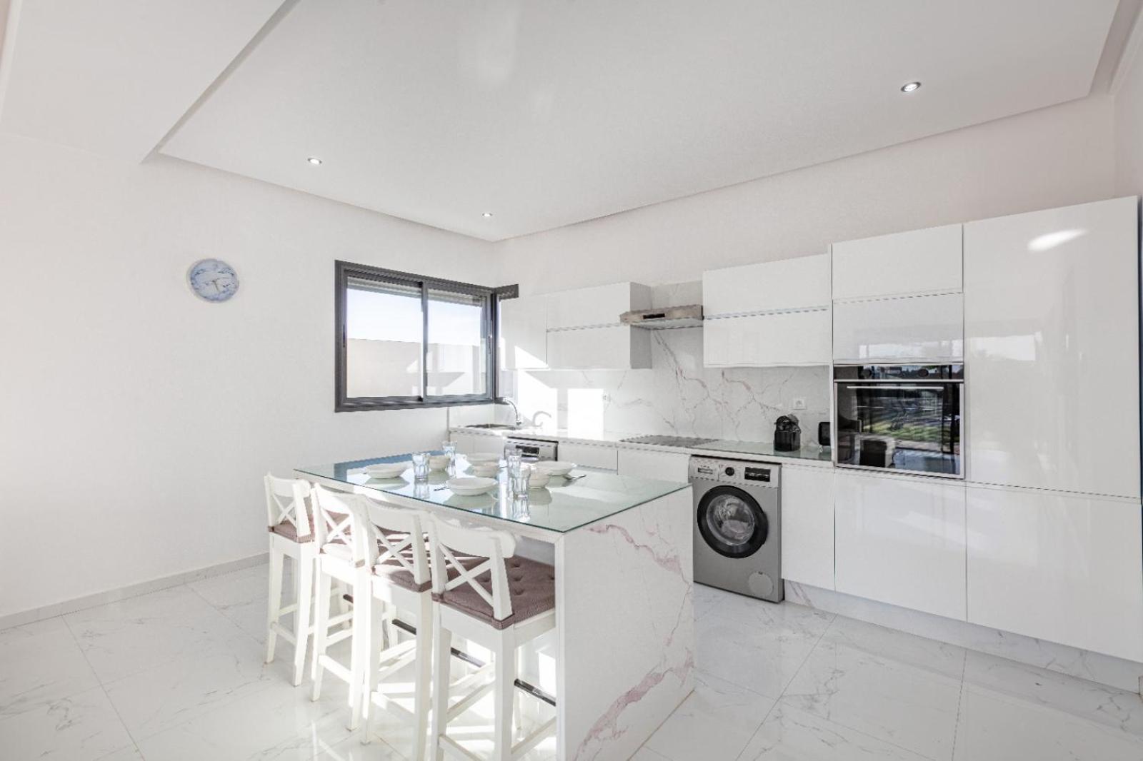 Villa Lella, Piscine Chauffee, Cuisiniere *