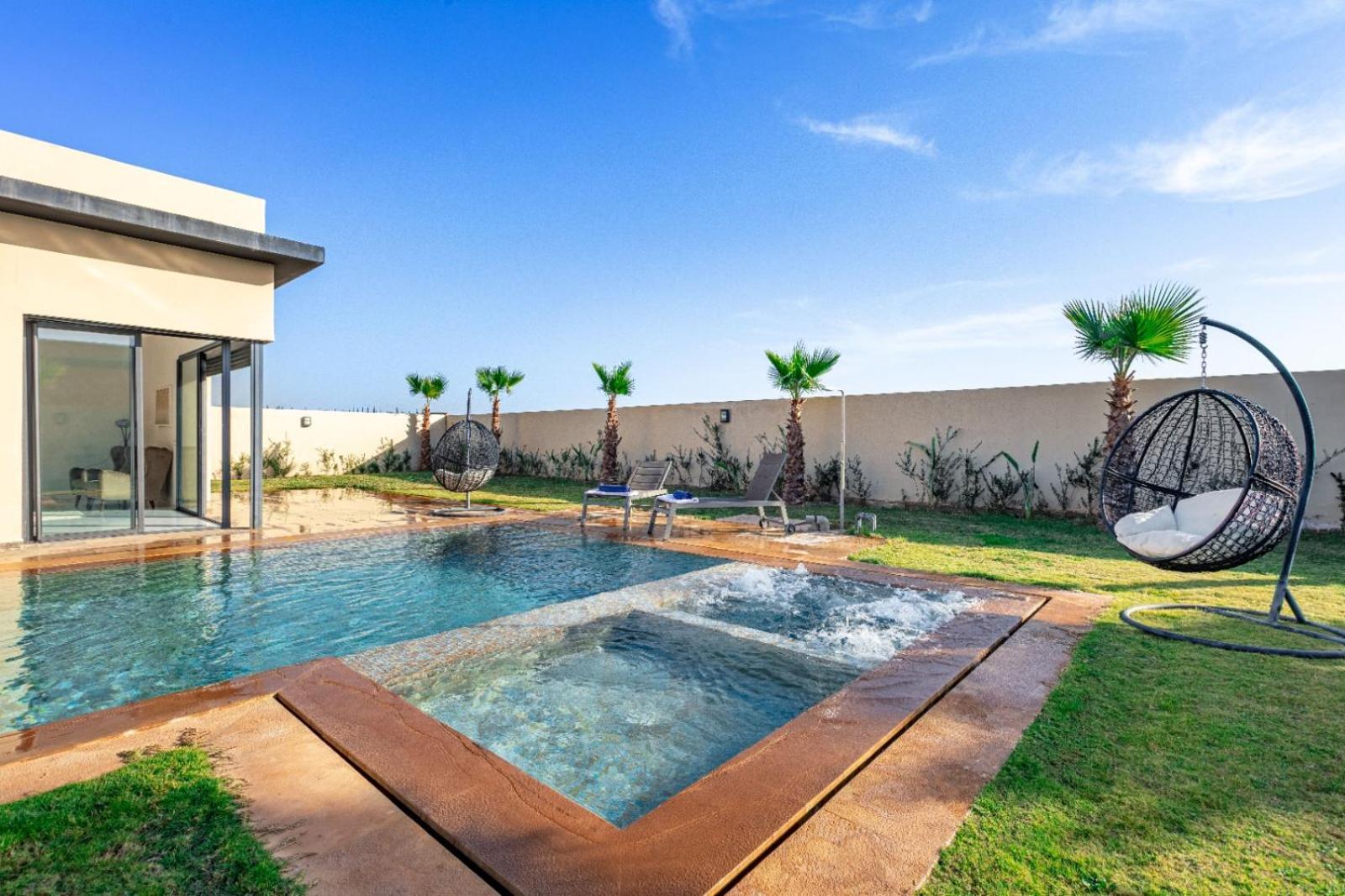 Lella, Piscine Chauffee, Cuisiniere Villa