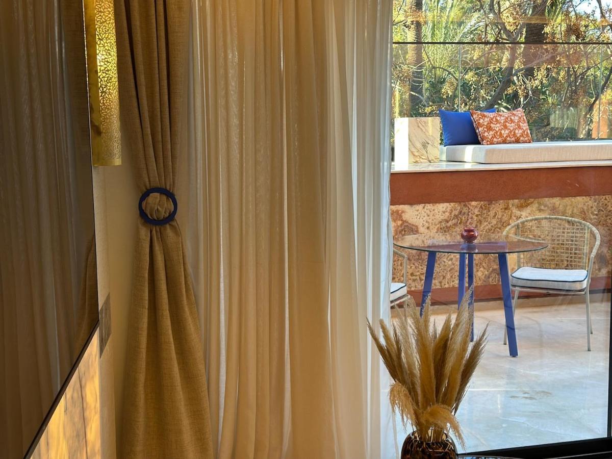 Yves Saint Laurent Jacuzzi Elegance Apartamento