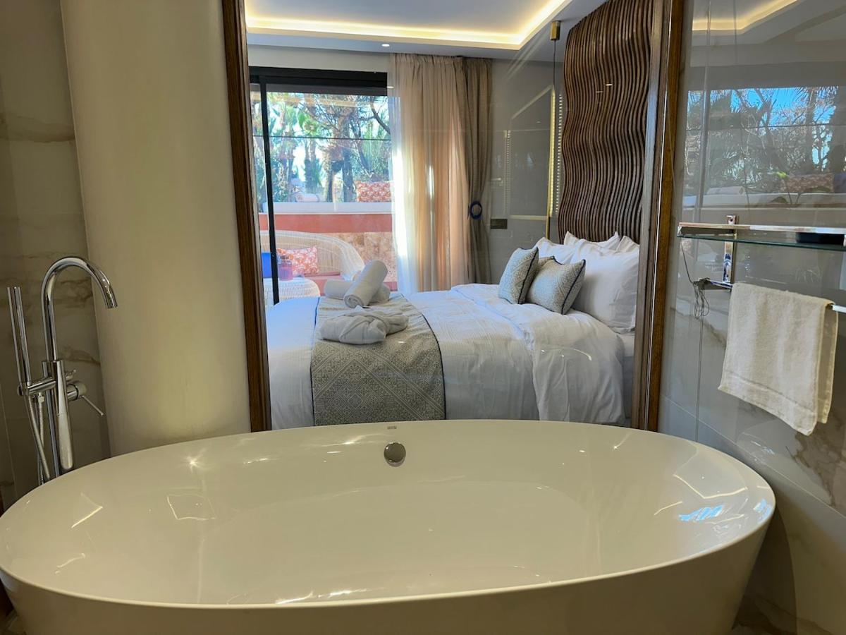Yves Saint Laurent Jacuzzi Elegance Apartamento *
