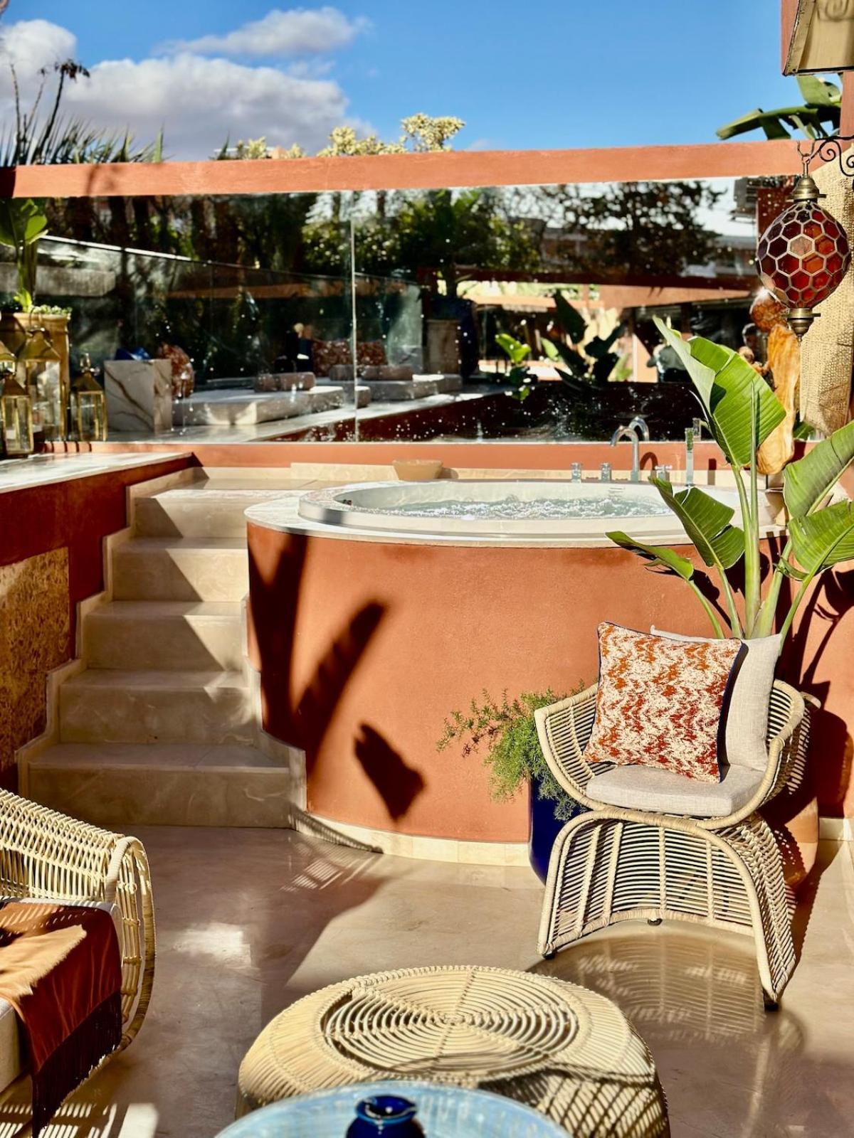 Yves Saint Laurent Jacuzzi Elegance Apartamento
