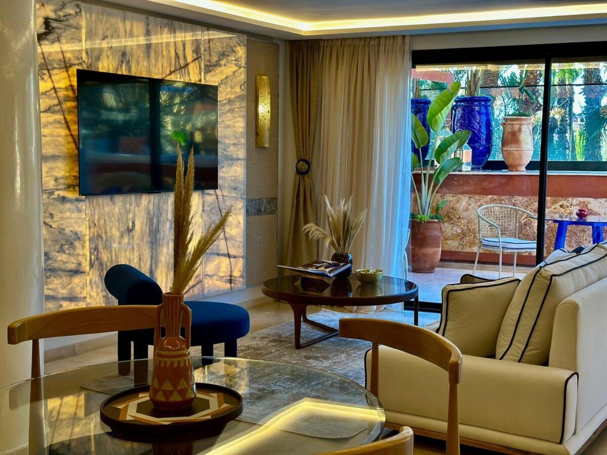 Yves Saint Laurent Jacuzzi Elegance Apartamento