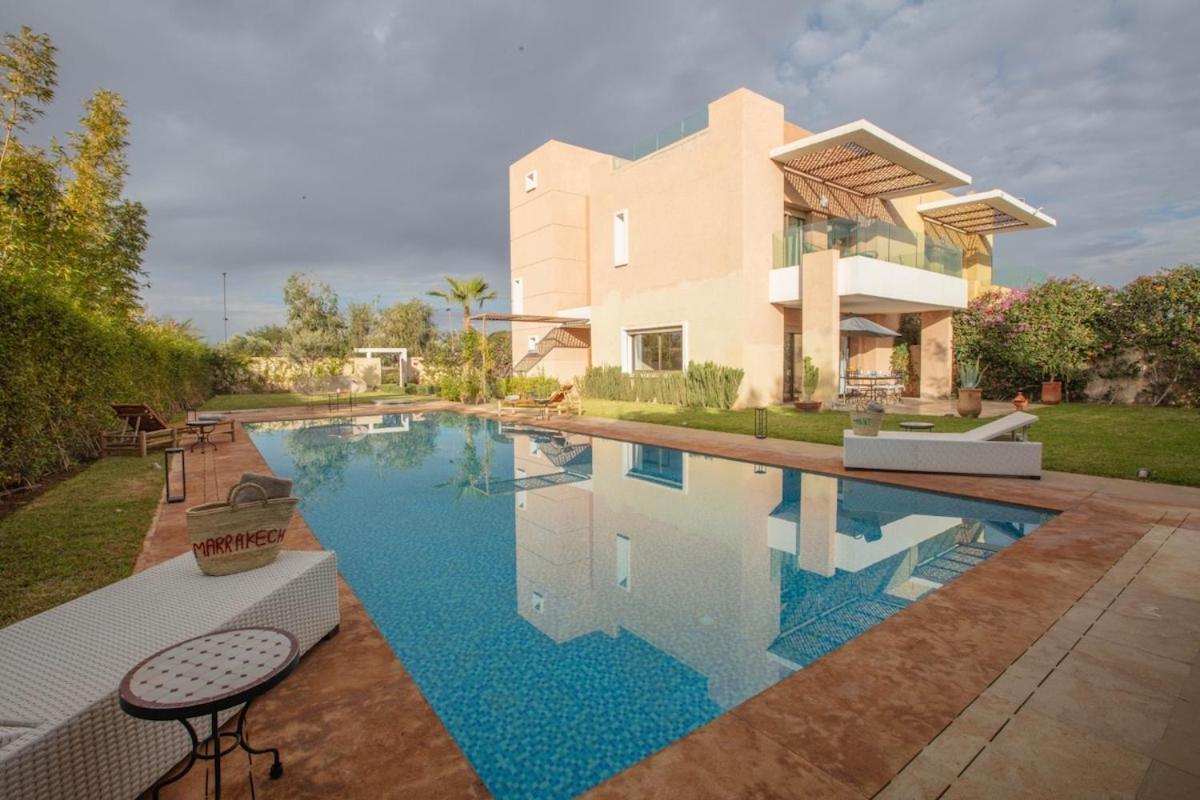 Modern At Golf Noria Pool And Security *