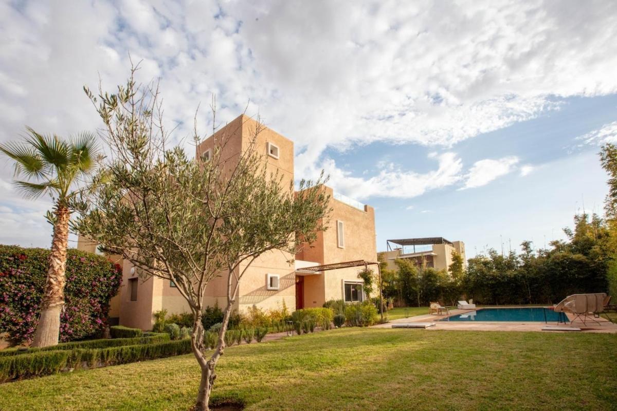 Modern At Golf Noria Pool And Security *