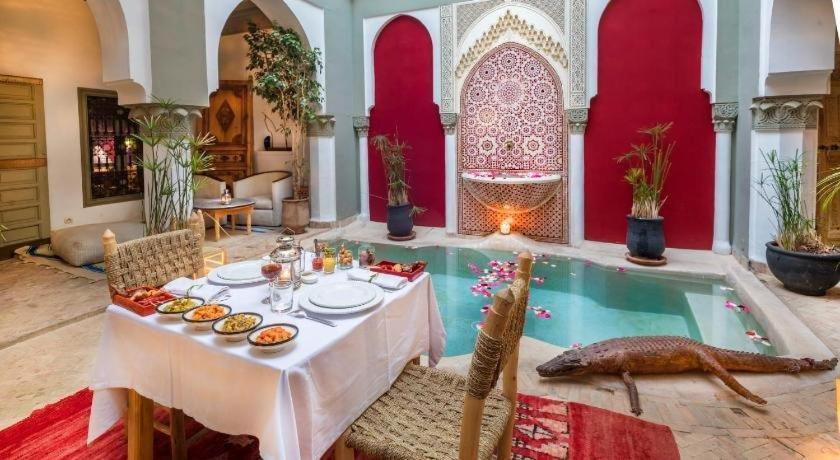 Lou, 5 Bedrooms, Private 12 P, Pool, Hammam Hébergement de vacances *
