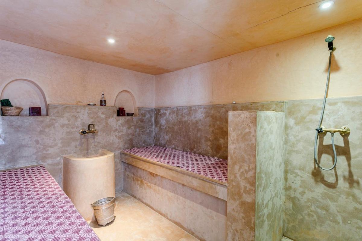 Lou, 5 Bedrooms, Private 12 P, Pool, Hammam Hébergement de vacances