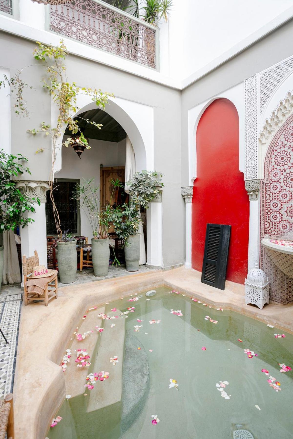 Lou, 5 Bedrooms, Private 12 P, Pool, Hammam Hébergement de vacances *