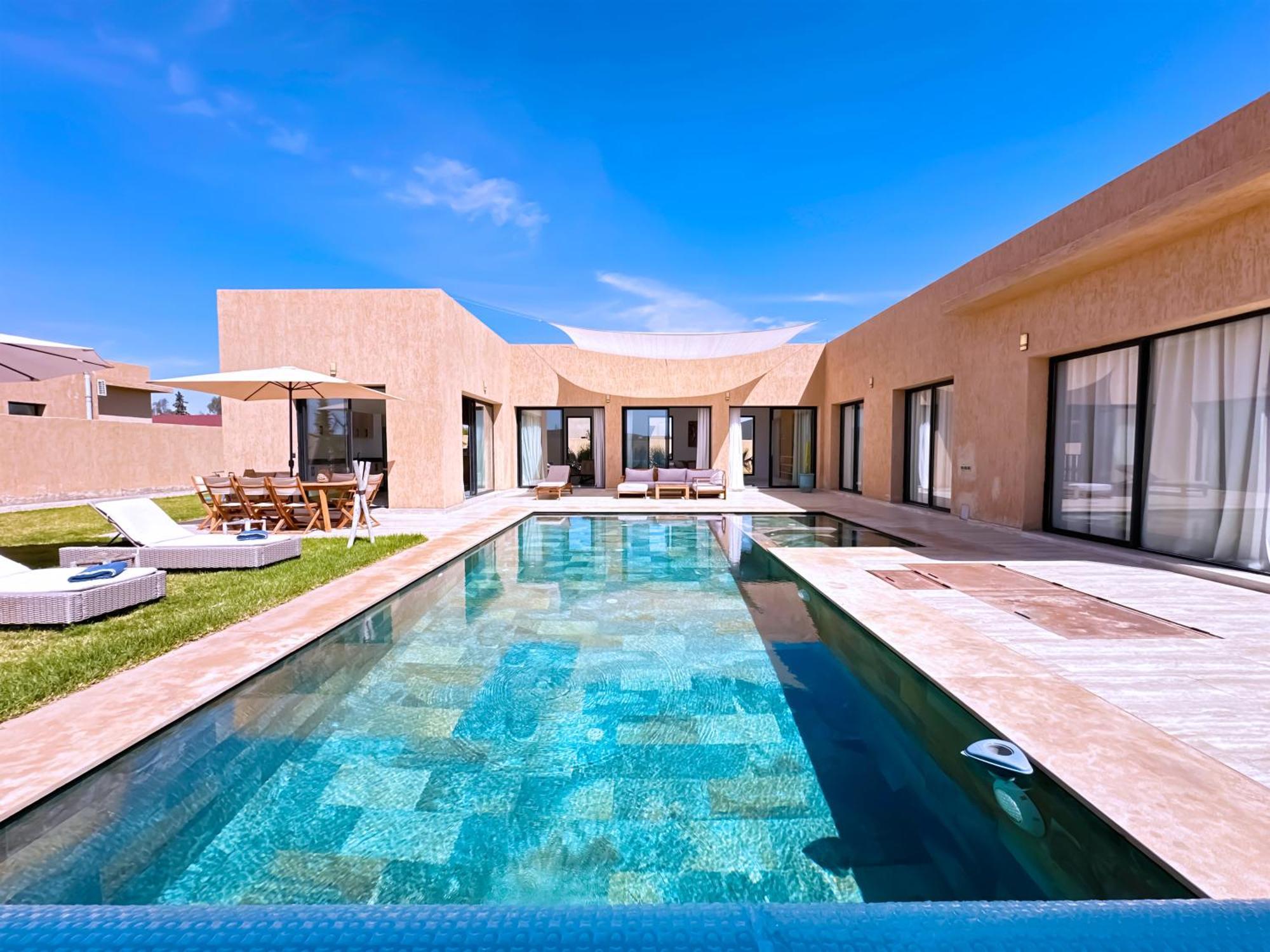 Elyssa! Modern Comfort & Pool & Hammam