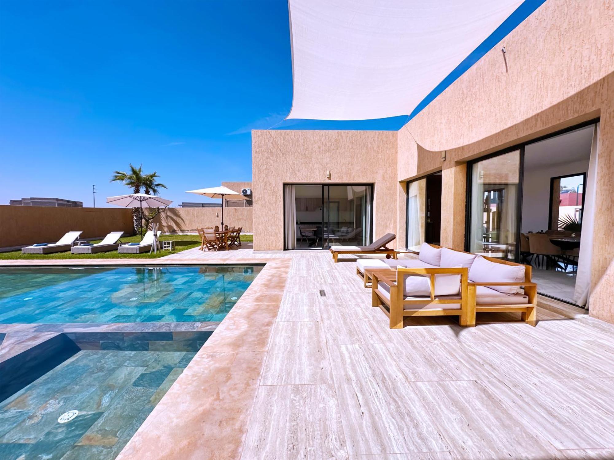Elyssa! Modern Comfort & Pool & Hammam *