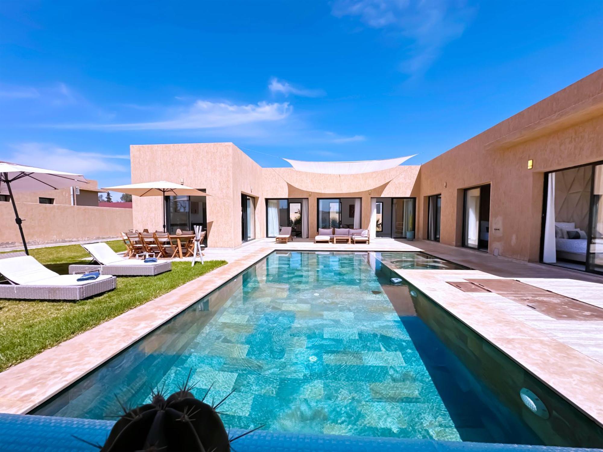Villa Elyssa! Modern Comfort & Pool & Hammam