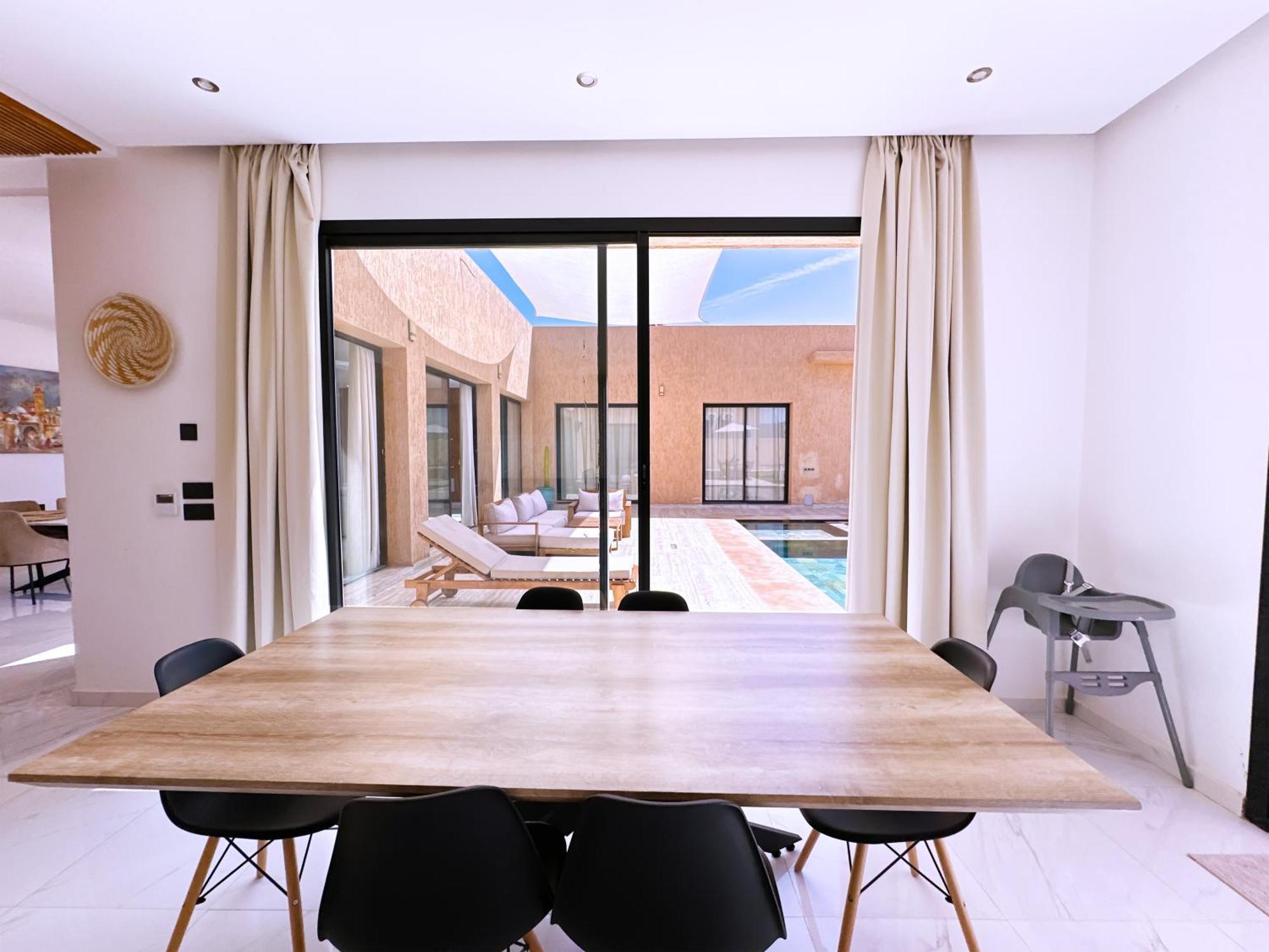 Elyssa! Modern Comfort & Pool & Hammam *
