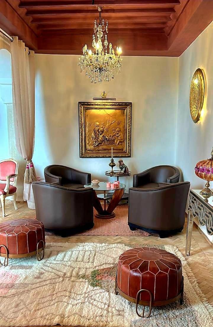 Couette-café Le Singe Rose *