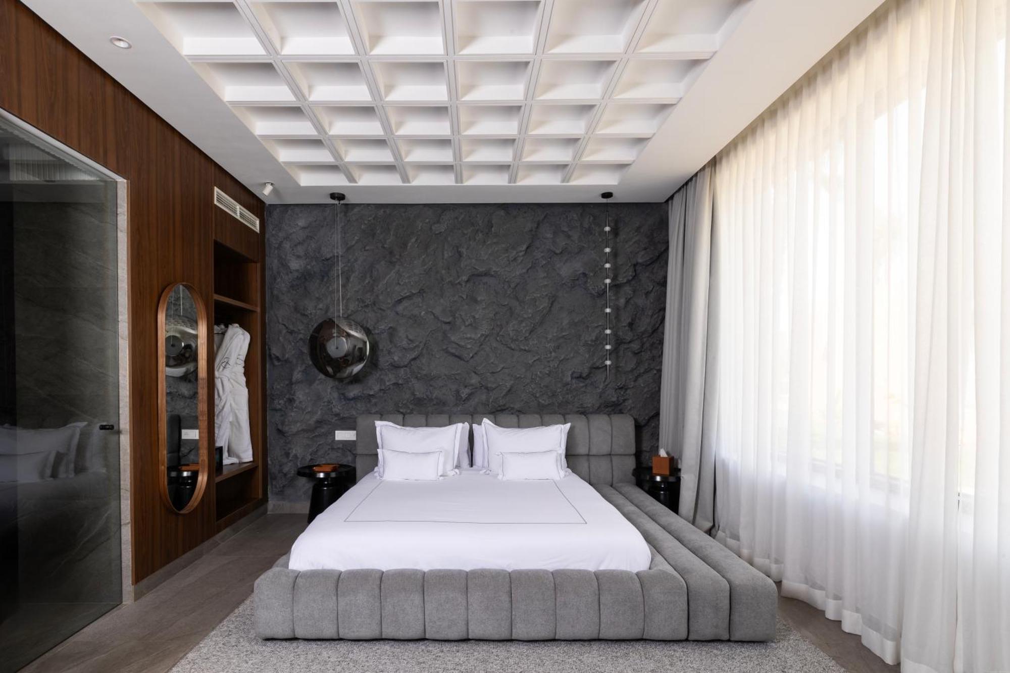 Yin & Hotel