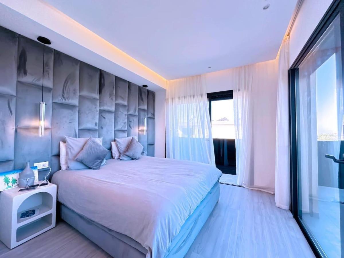 Emna Design Contemporain & Piscine Chauffee *
