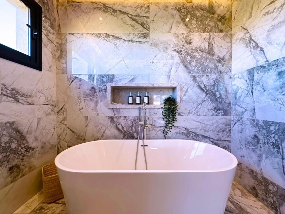 Emna Design Contemporain & Piscine Chauffee Villa *