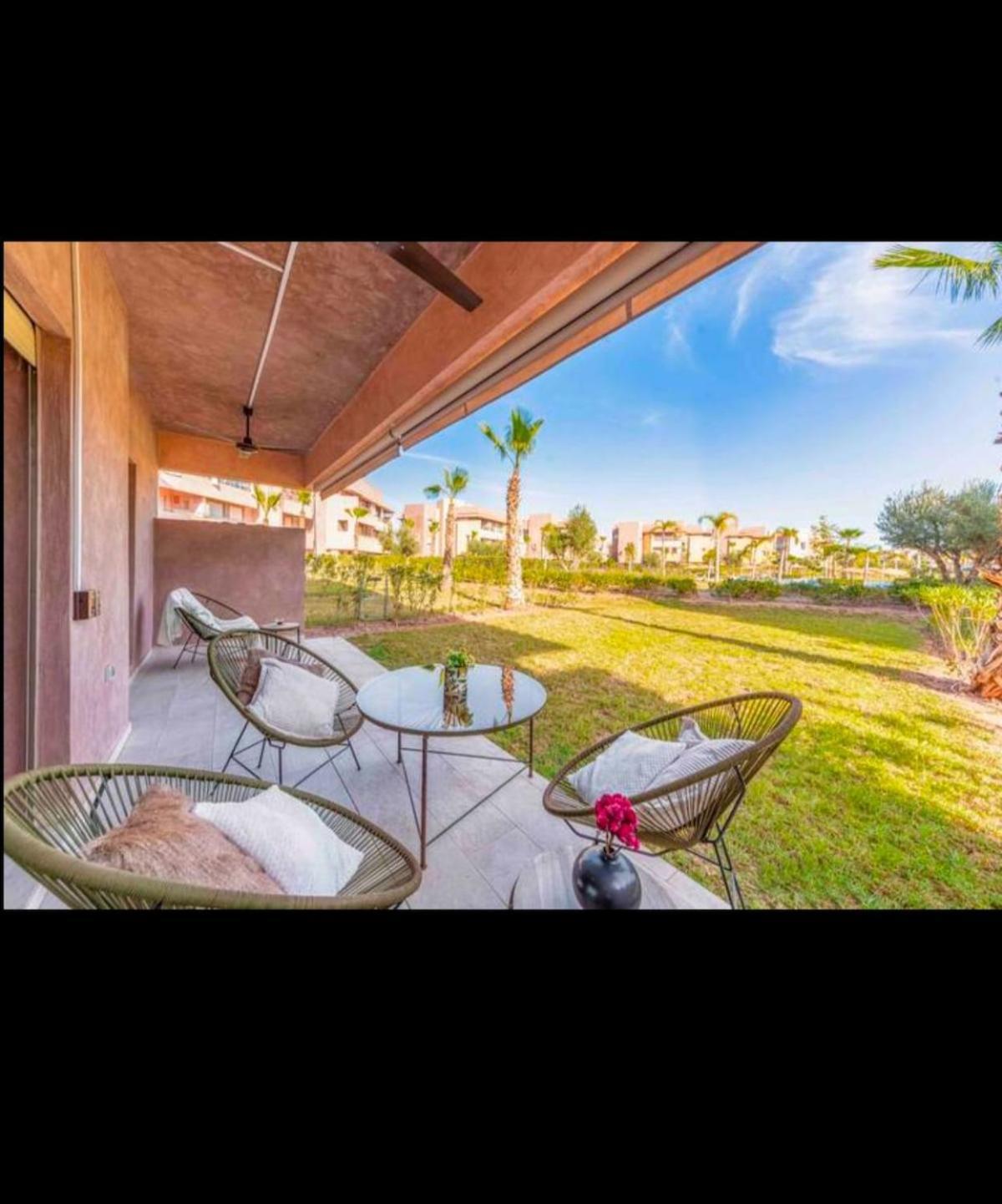 Luxury Waterfront With Private Garden