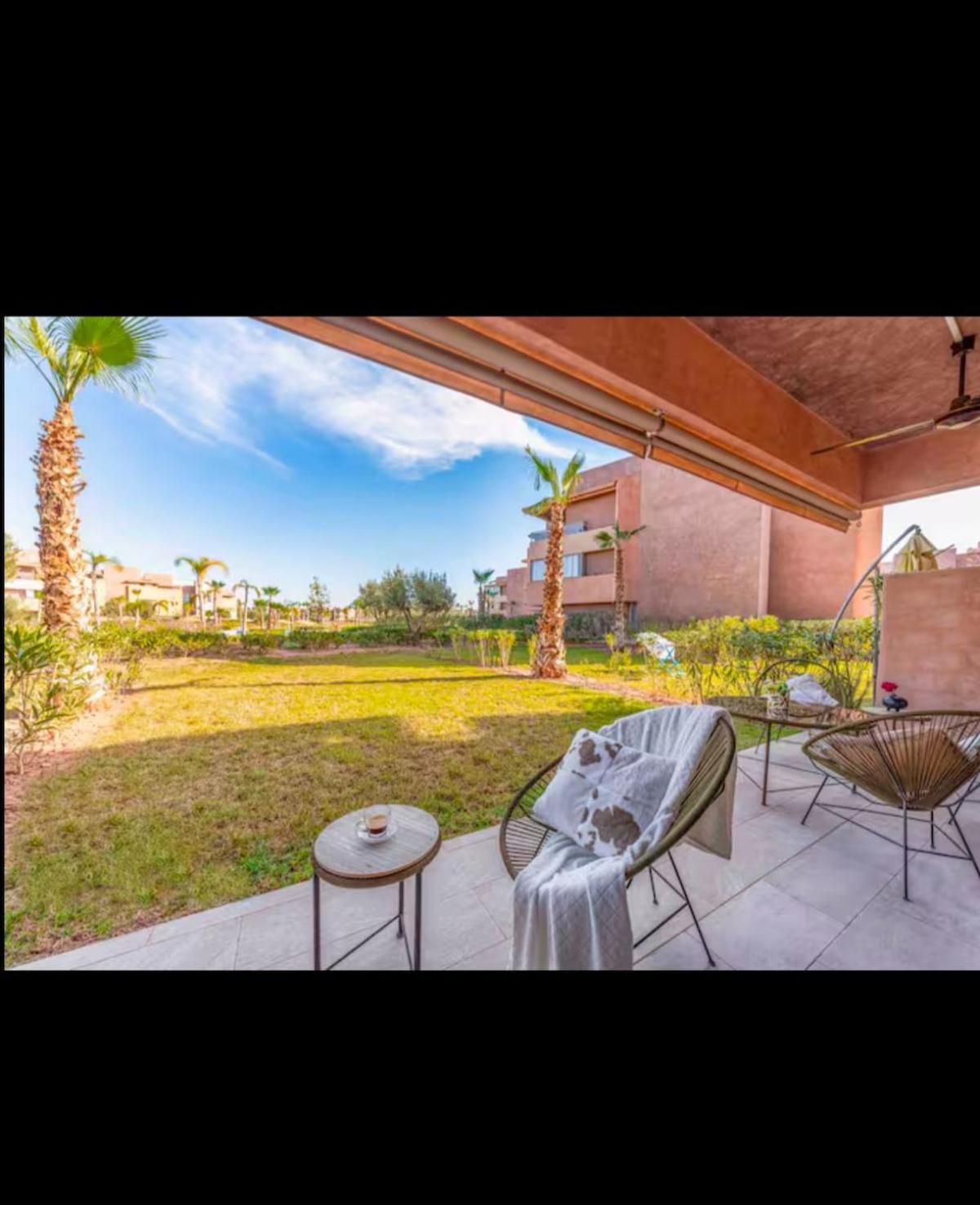 Luxury Waterfront With Private Garden Apartment