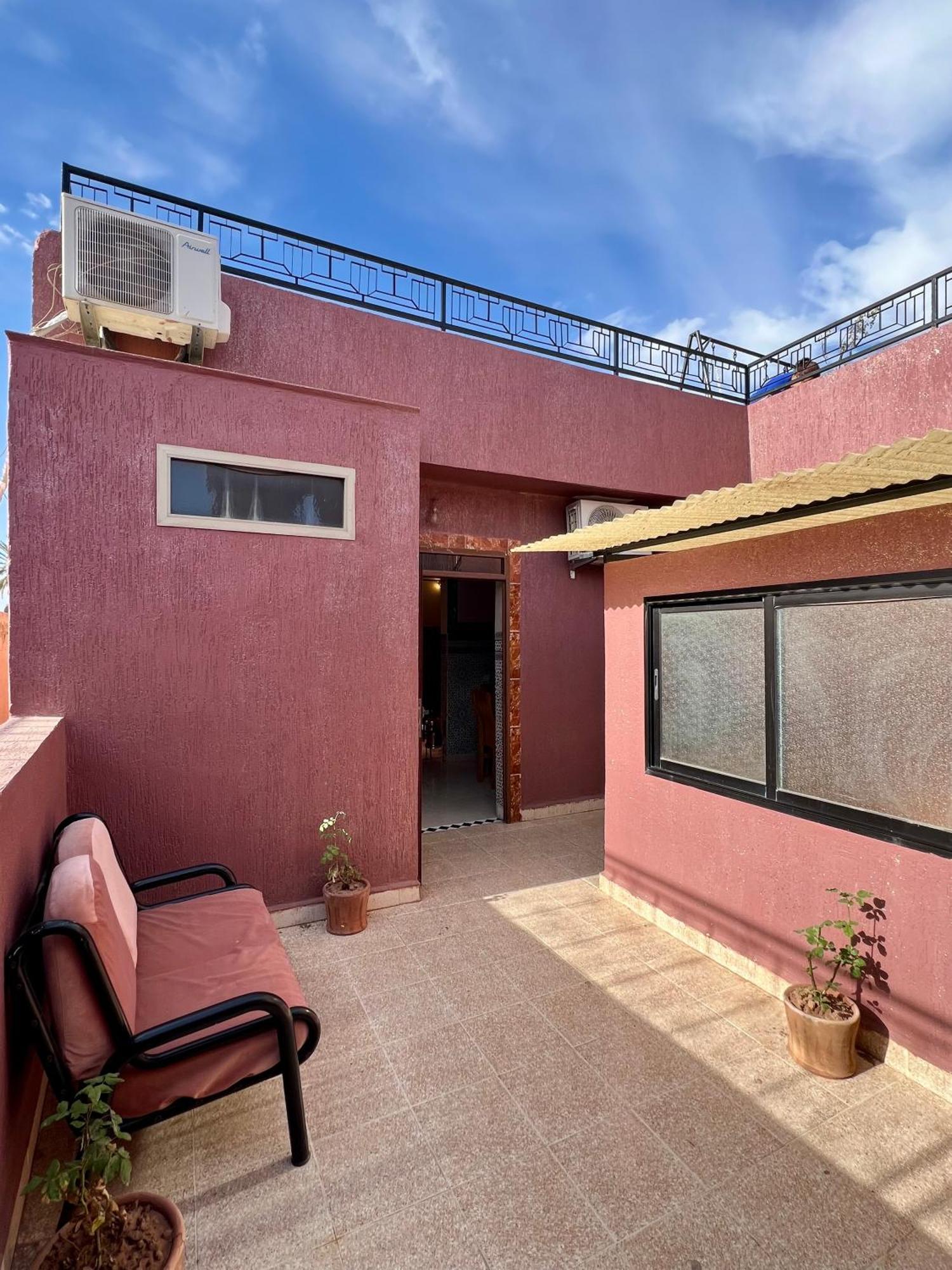 With Rooftop Access