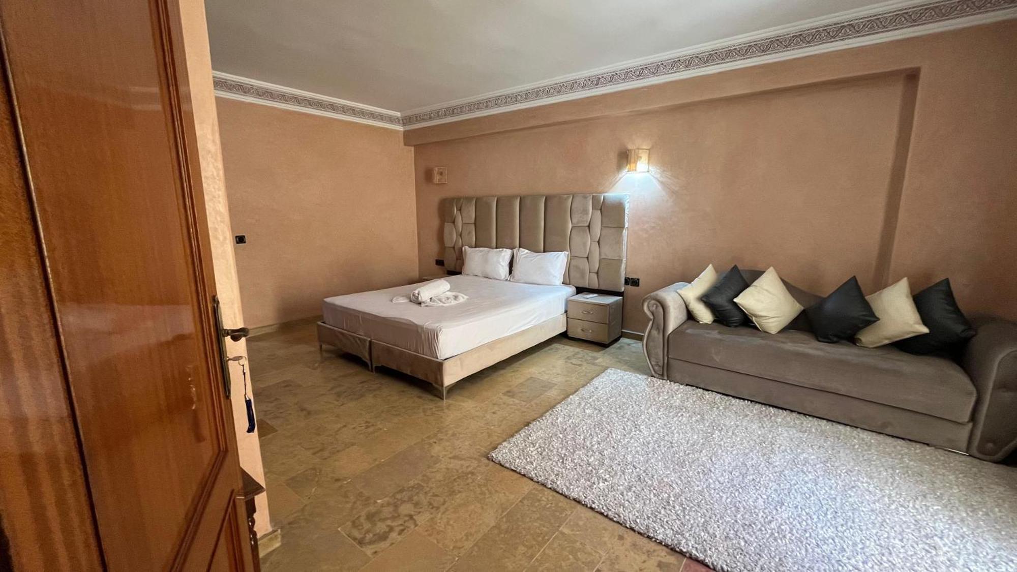 Apartment Duplex In Center - Patio & Parking
