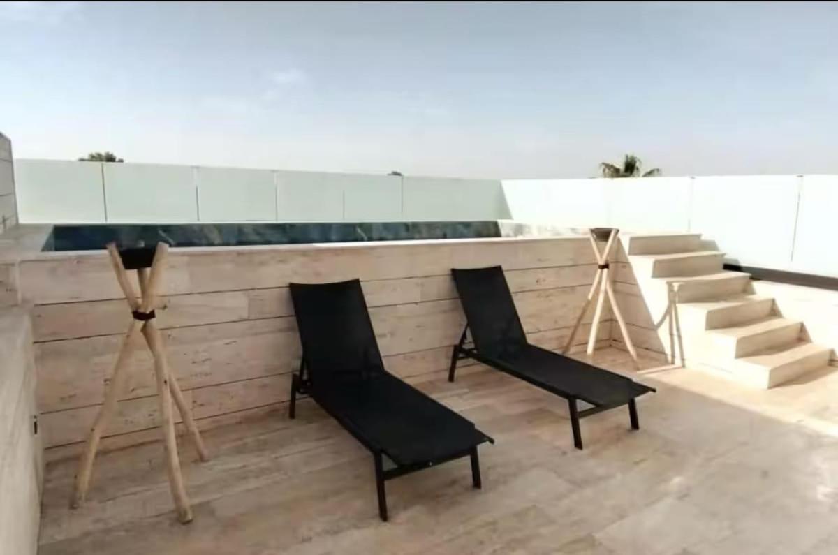 Modern Rooftop With Pool Ferienhaus