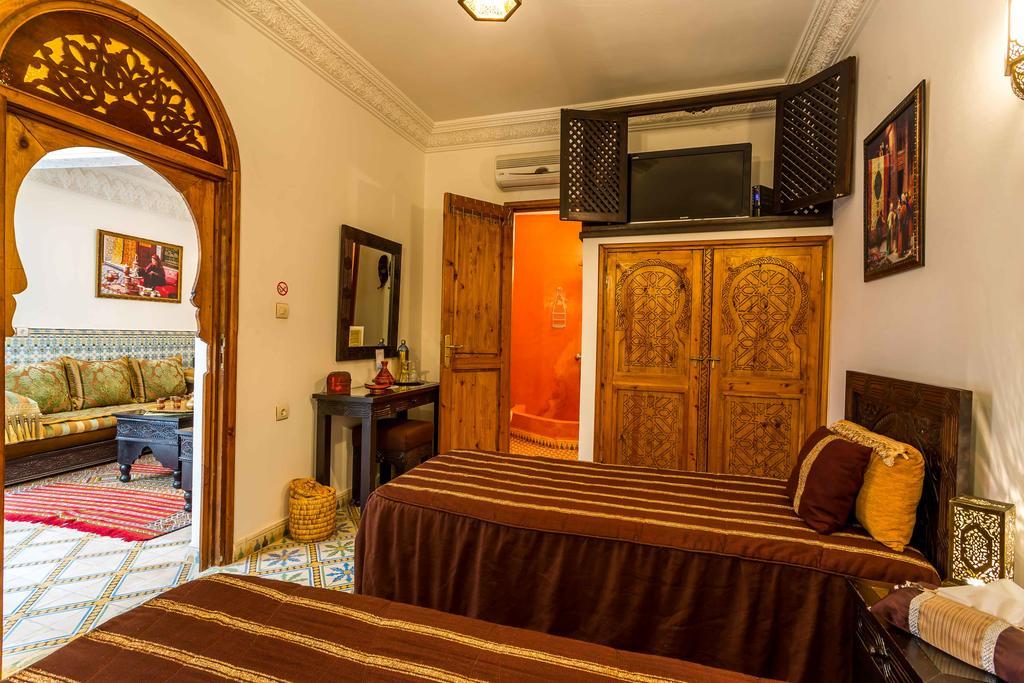 Mouna Riad 3*