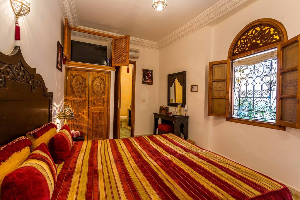 Mouna Riad 3*