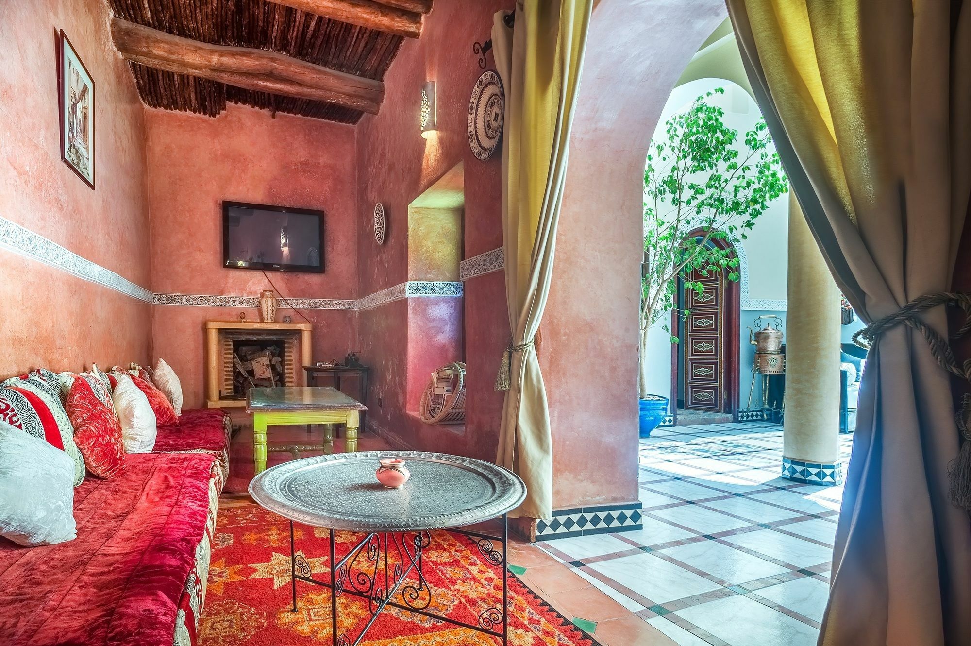 Lalla Aicha & Riad 3*