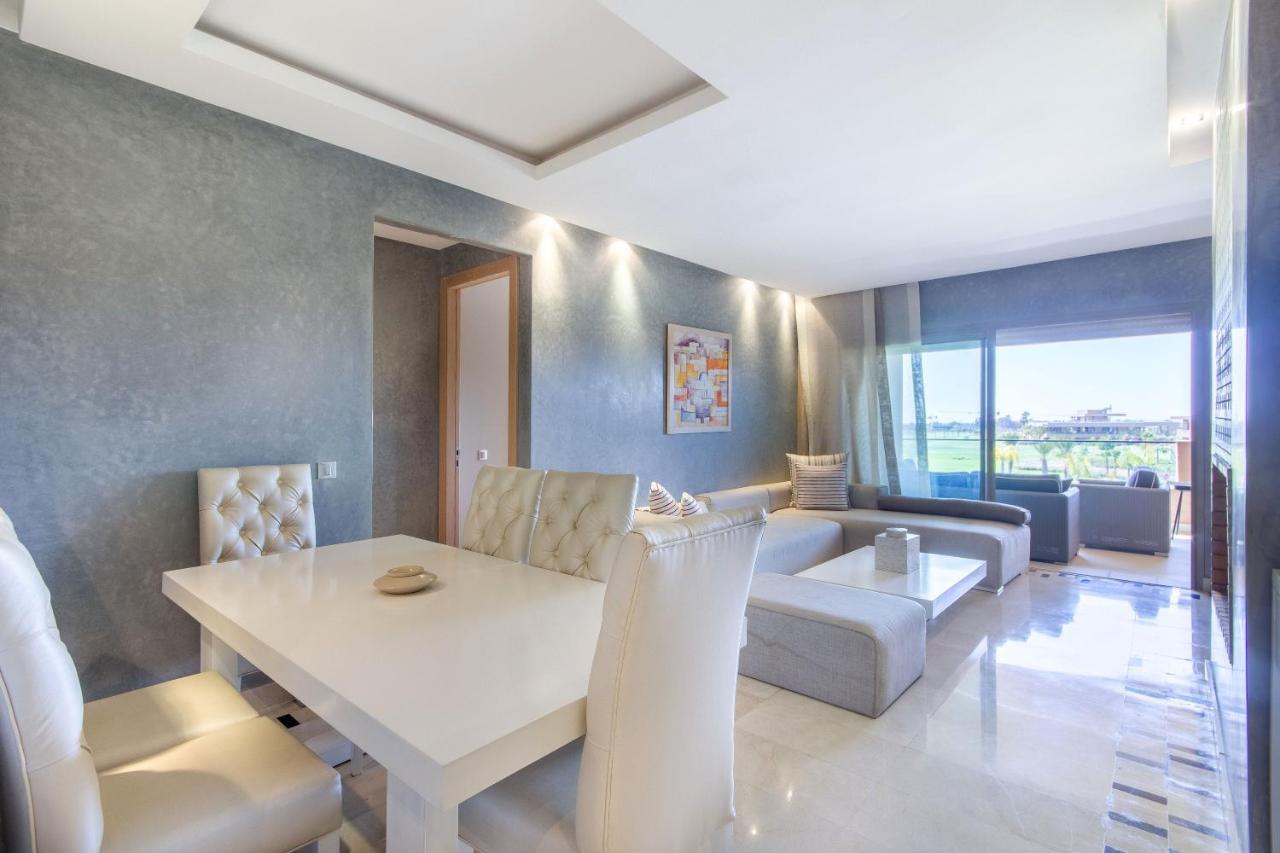 Lumineux Et Vue Degagee Sur Piscine A Prestigia Apartment