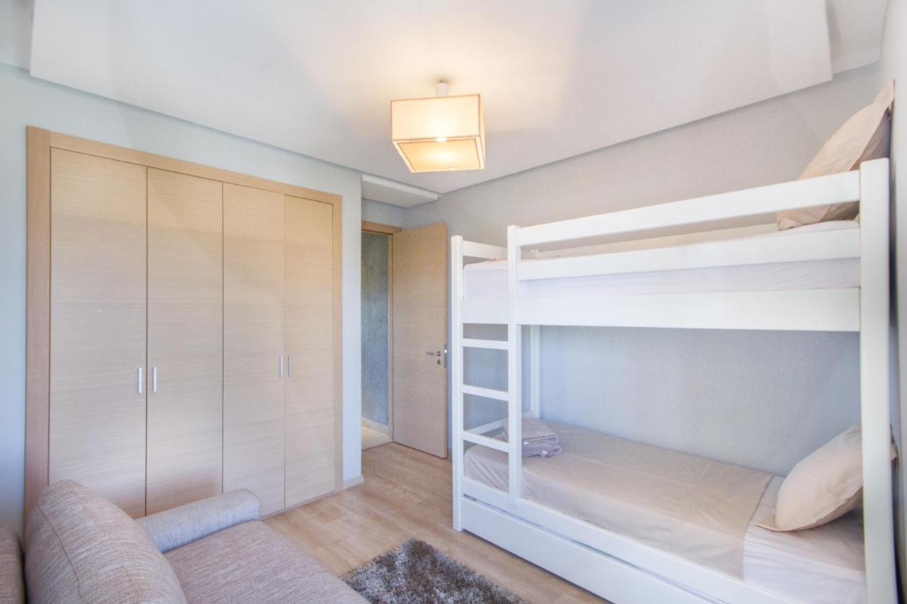 Lumineux Et Vue Degagee Sur Piscine A Prestigia Apartment