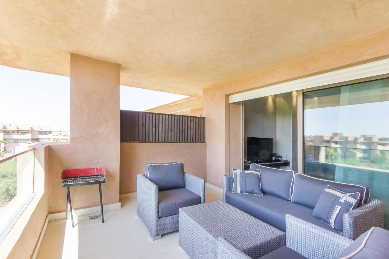 Lumineux Et Vue Degagee Sur Piscine A Prestigia Apartment Marrakesh