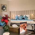 Villa Oriana Suites & Spa