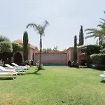 Villa Pauline With Private Pool & Garden, Hotel Service And No Insight.