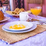 Golden Riad Retreat