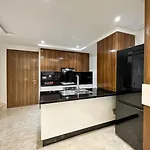 Spacious Duplex With Pool Central Near M Avenue