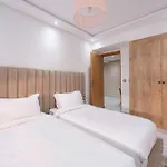 Bright Flat In Heart Of Center