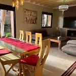 Appartement Elegant Avec Vue Sur Piscine Jardin Verdoyant Et Wifi Ultra Rapide