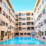 Appartement Centre Ville Gueliz Avec Balcon Vue Piscine