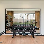 Villa Piscine, Salle De Sport Et Confort Moderne