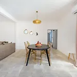 Luxe Hideaway Haven - Poolside Paradise