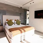 Villa Luxe, Golf, Spa & Cinema