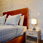 Serenity City Center Apt