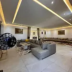 Luxury Villa - Swimming Pool - 10 To 12 Px