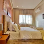 Central Location-Queensize Bed- Parking, Ac & Iptv